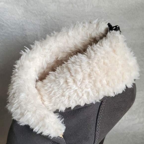H for Halston Grey Suede Leather Faux Fur Heeled Ankle Boots SIZE: 8.5 - Picture 4 of 11